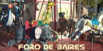 Las calesitas porteñas no pasan de moda e invitan a los niños dar una vuelta más