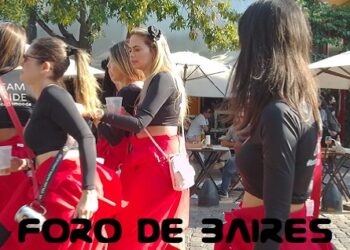 Se realizó una batucada en Plaza Inmigrantes de Armenia con festejos y molestias de los vecinos