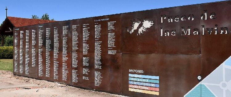 En honor a los caídos, la Ciudad puso en valor el Paseo de las Malvinas con 649 nuevos monolitos