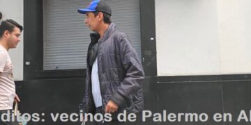 Hombre violento insultando y pegando a las mujeres en Scalabrini Ortíz y Las Heras