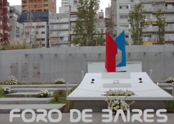 El Monumento a los Caídos en cumplimiento del deber de la Policía y el Cuerpo de Bomberos de la Ciudad