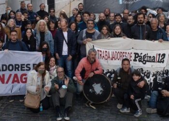 Actividad de los trabajadores de Página 12 en el marco de los 35 años del diario