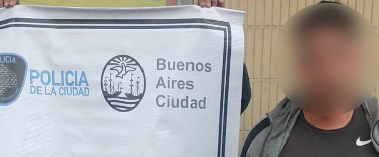 Detienen a un hombre que circulaba por la General Paz en un auto buscado por robo