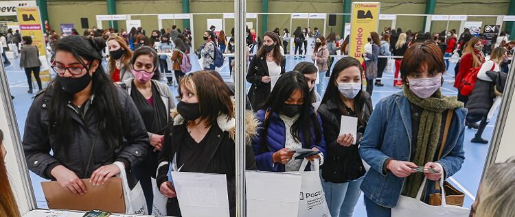 Más de 300 ofertas laborales y 20 empresas en la 4° Expo Empleo Barrial de la Ciudad