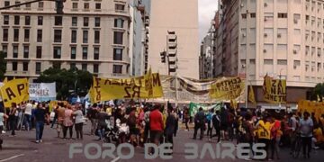 Por baja en subsidios y suba en ingresos, el déficit primario de julio cayó a menos de la mitad
