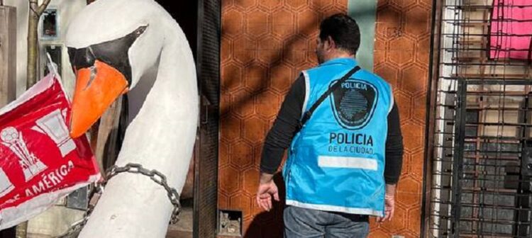 Cayó el dealer del cisne blanco: vendía droga pese a cumplir condena domiciliaria con tobillera electrónica