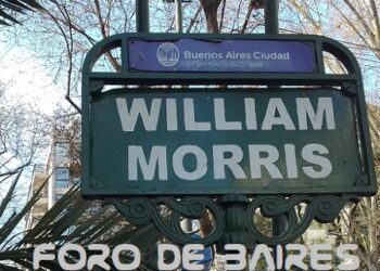 William Morris camina por las calles de Palermo