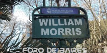 William Morris camina por las calles de Palermo