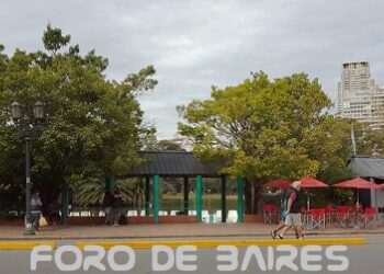 Amanecer de un día sereno en el Parque Tres de Febrero