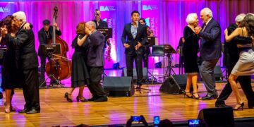 Más de 20 mil personas disfrutaron de las finales de baile de Tango BA Mundial 2022 en Diagonal Norte con el Obelisco como fondo de escenario