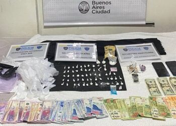 Detienen a madre e hijo en panchería de Once