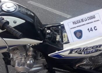 Detienen en Palermo a falsos repartidores por robar un teléfono celular