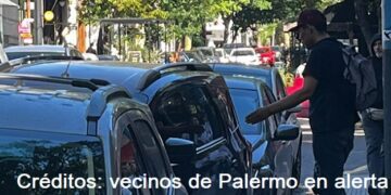 Trapito agresivo se mete entre los coches y agrede a los transeúntes que lo miran