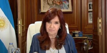 Condenan a Cristina Kirchner a 6 años de prisión e inhabilitación para ejercer cargos públicos
