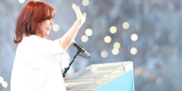 Cristina denunció las «prácticas mafiosas» que los medios ejercen hacia familiares de sus «enemigos»