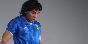 Maradona revive a través de su primera estatua hiperrealista realizada por el artista peruano Walt Wizard