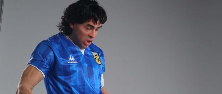 Maradona revive a través de su primera estatua hiperrealista realizada por el artista peruano Walt Wizard