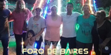 Se inauguró el Árbol de Navidad Sustentable en Plaza Inmigrantes de Armenia