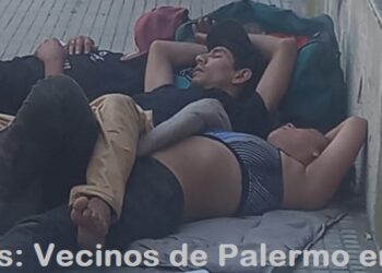 Un grupo de delincuentes duerme en Pasaje Soria y Uriarte luego de delinquir y tener sexo en la calle