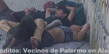 Un grupo de delincuentes duerme en Pasaje Soria y Uriarte luego de delinquir y tener sexo en la calle