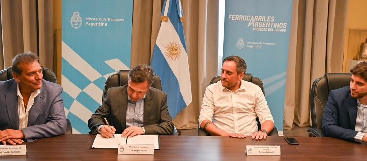 Ministerio de Ambiente y Ferrocarriles Argentinos Sociedad del Estado firmaron convenio de capacitación en Ley Yolanda