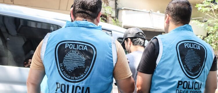 Balvanera y Flores: inspecciones a locales de celulares terminaron con un detenido, equipos secuestrados y clausuras
