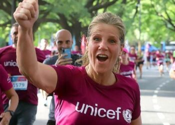 Cynthia Hotton corrió la Maratón de UNICEF a favor de la educación