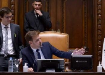 Derogaron impuesto sobre tarjetas de crédito o compra