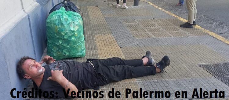 Un hombre drogado duerme en Uriarte y Honduras