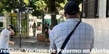 Un sospechoso camina con un cochecito de niño vacío por Malabia y Nicaragua