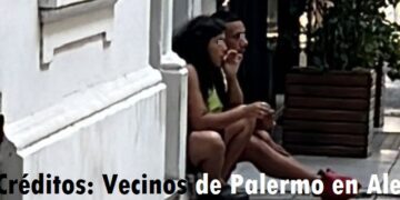 Una pareja fuma un porrito a plena luz del día en Guatemala 4360