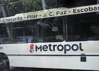 Por un `lockout´ patronal, están paralizadas 5 líneas de colectivos de la empresa Metropol