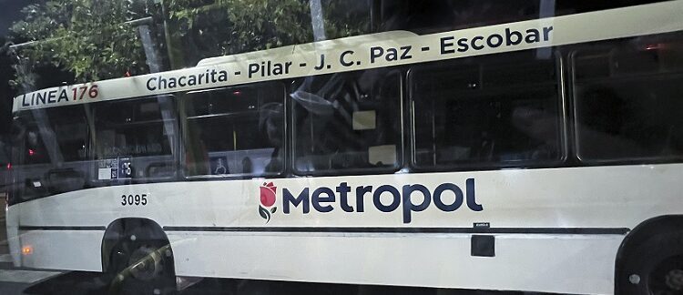 Por un `lockout´ patronal, están paralizadas 5 líneas de colectivos de la empresa Metropol