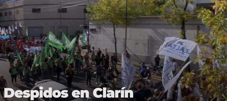 Acto de los trabajadores de prensa en rechazo a los despidos en Clarín