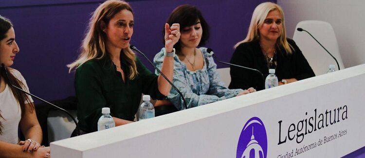 El curioso método que propuso una diputada liberal para terminar con el adoctrinamiento