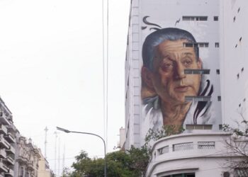 Pintaron un mural dedicado a René Favaloro: «fue el último gran prócer», recordó su familia