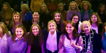 Cynthia Hotton encabezó un evento con 500 mujeres junto a ministras de la Ciudad y miembros de Ong´s