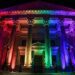El Congreso y la Casa Rosada se iluminaron con los colores de la bandera LGBTIQ+