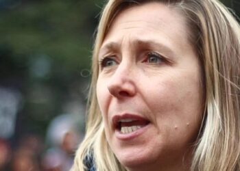 Myriam Bregman convocó a que en las elecciones «nadie se quede masticando bronca en la casa»