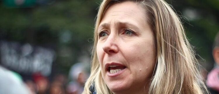 Myriam Bregman convocó a que en las elecciones «nadie se quede masticando bronca en la casa»