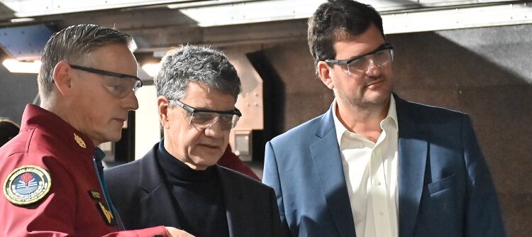 Eugenio Burzaco anunció que las Taser saldrán a la calle el 17 de julio