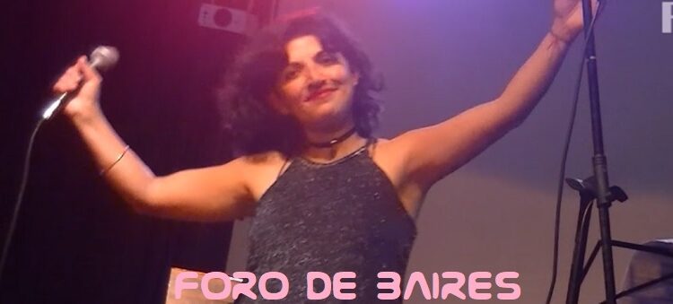 Moni Rivero cantó en la «Casona de Víctor: El Rey» con su show titulado «Volver a empezar»
