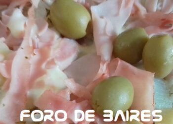 Pastel de papa con jamón, muzzarella y aceitunas, parecida a la pizza pero no es igual