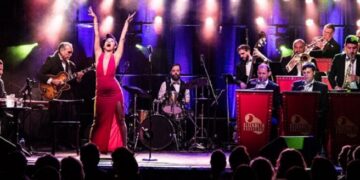 Elizabeth Karayekov vuelve con su big band y un show renovado al escenario de La Trastienda
