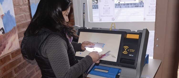 Ya está en marcha el operativo electoral para las PASO: se entregaron las 8.770 urnas para votar
