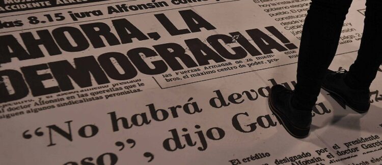 «Ficciones reales», una muestra que reflexiona sobre el circuito de la información