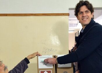 Martín Lousteau afirmó que «el futuro llega, si no lo elegimos nosotros, llega el futuro que eligen otros»