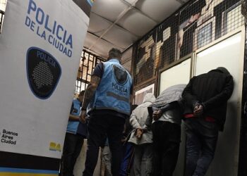Cinco detenidos por venta de droga en un local de celulares de Balvanera