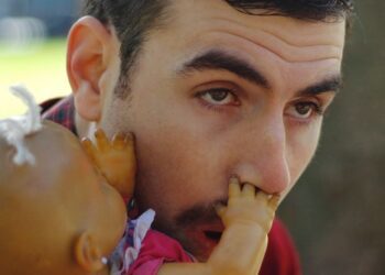 Entrevista a Nicolás Capristo, dramaturgo intérprete de la obra de teatro V.H.S