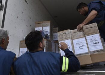 Continúa operativo logístico de distribución de urnas y material electoral en todo el país